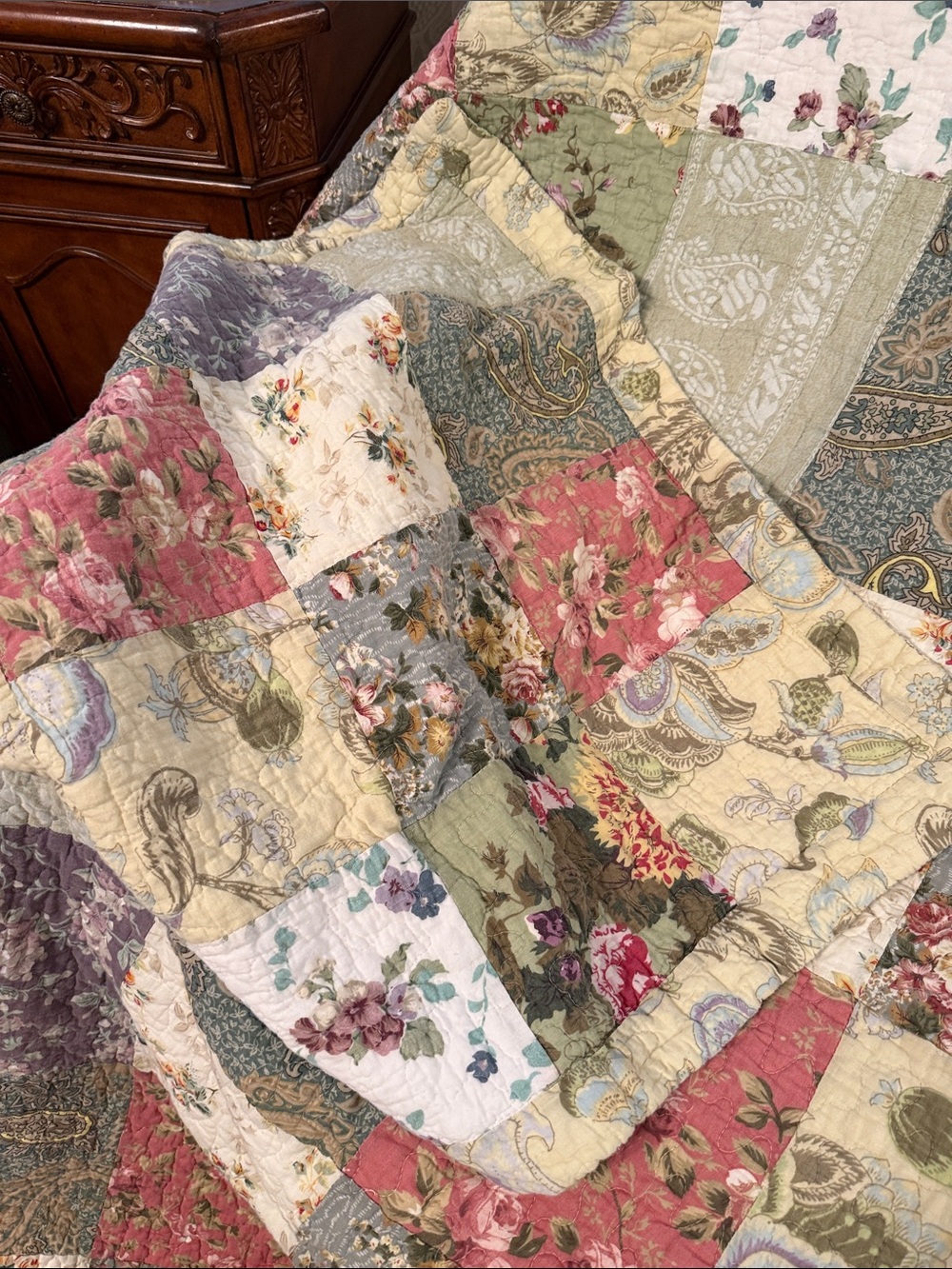 Twin Size Floral Patchwork Quilt and Sham - Picture 4 of 7
